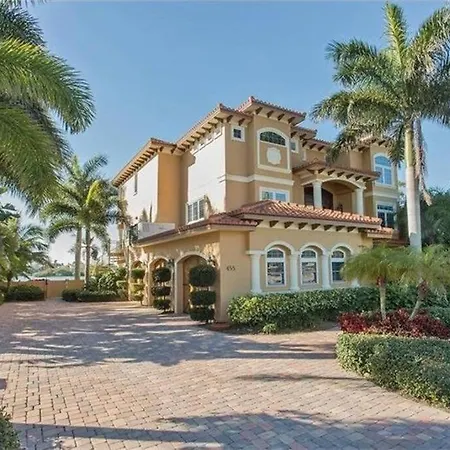 Large Mediterranean Oasis - Water Views & Pool