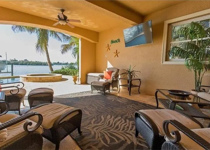 Large Mediterranean Oasis - Water Views & Pool *